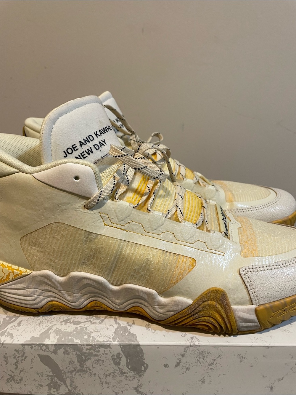 New Balance Mens Kawhi 2 Basketball Shoes